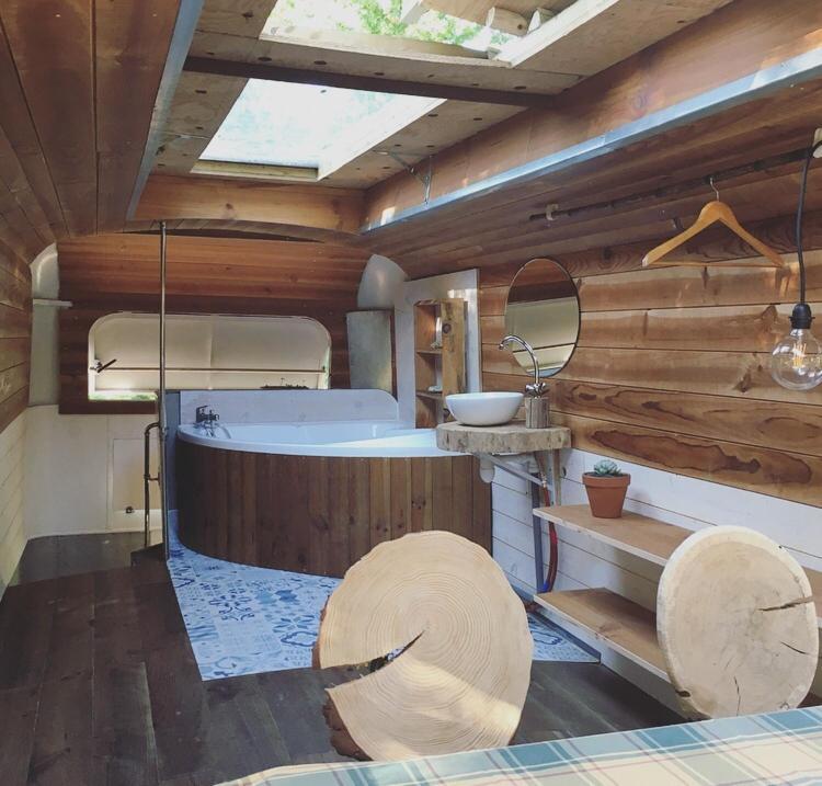 Cosmic English Bus 2 Floor Mimizan Ngoại thất bức ảnh